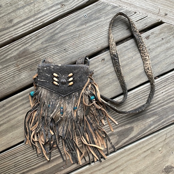 Small leather purse with fringe and beads. - Picture 1 of 5